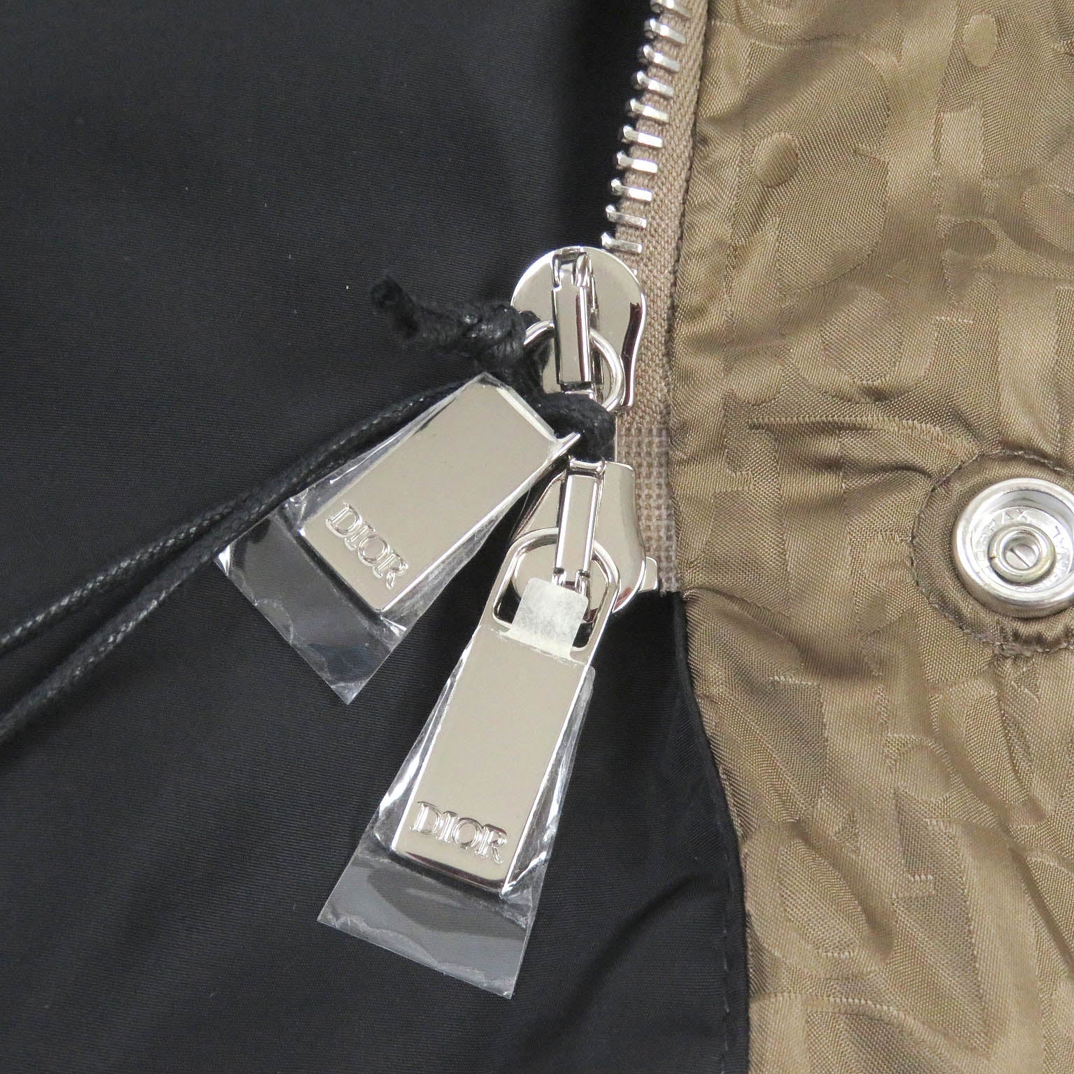 Pristine DIOR Down jacket Oblique logo patch WZIP Marron Nylon mens 48 293C436A4462