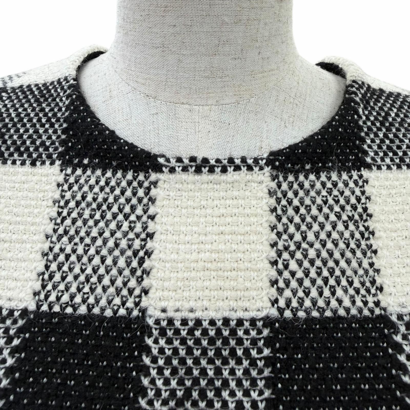 Pristine Christian Dior two-piece set BEE embroidered sleeveless knit/wrap skirt