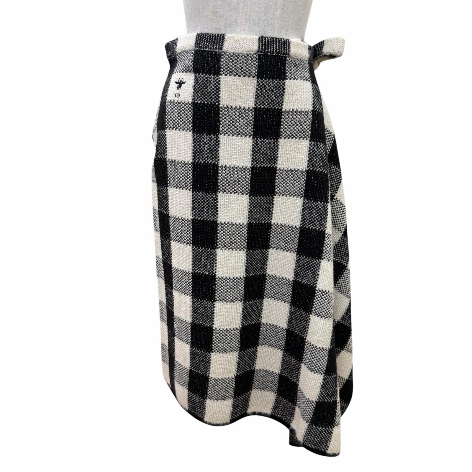 Pristine Christian Dior two-piece set BEE embroidered sleeveless knit/wrap skirt
