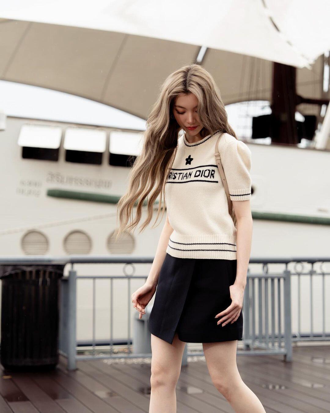 2026 Women's CD Embroidered Short-Sleeved Sweater (DD132)