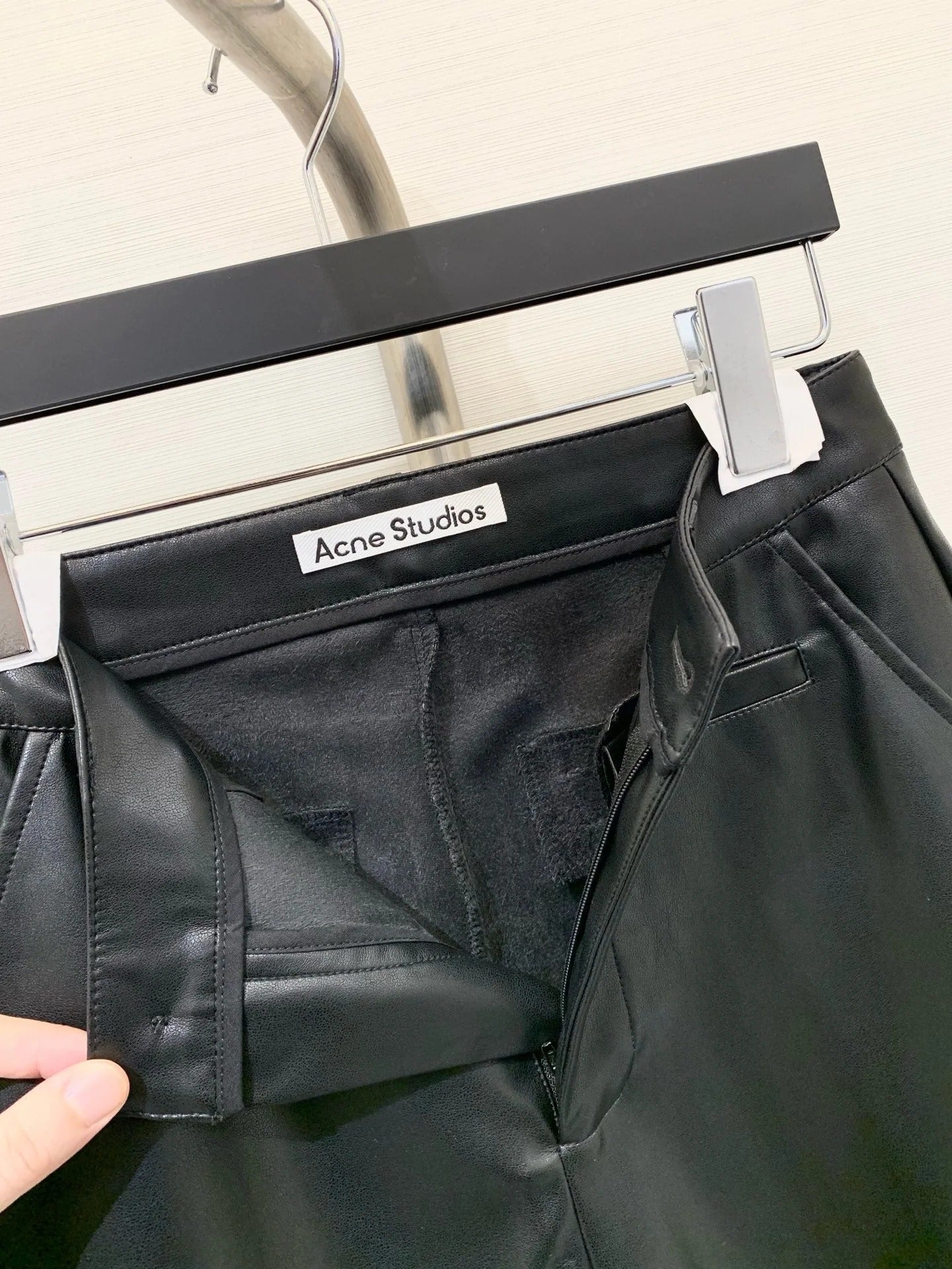 DIOR 25S LEATHER CROPPED PANTS 666