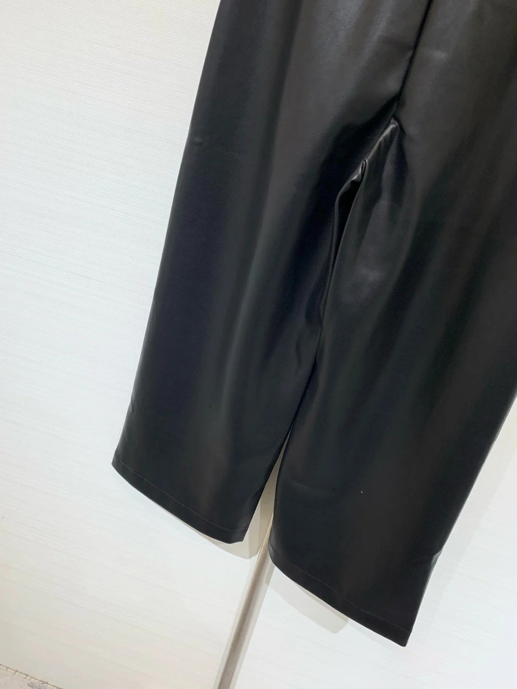 DIOR 25S LEATHER CROPPED PANTS 666