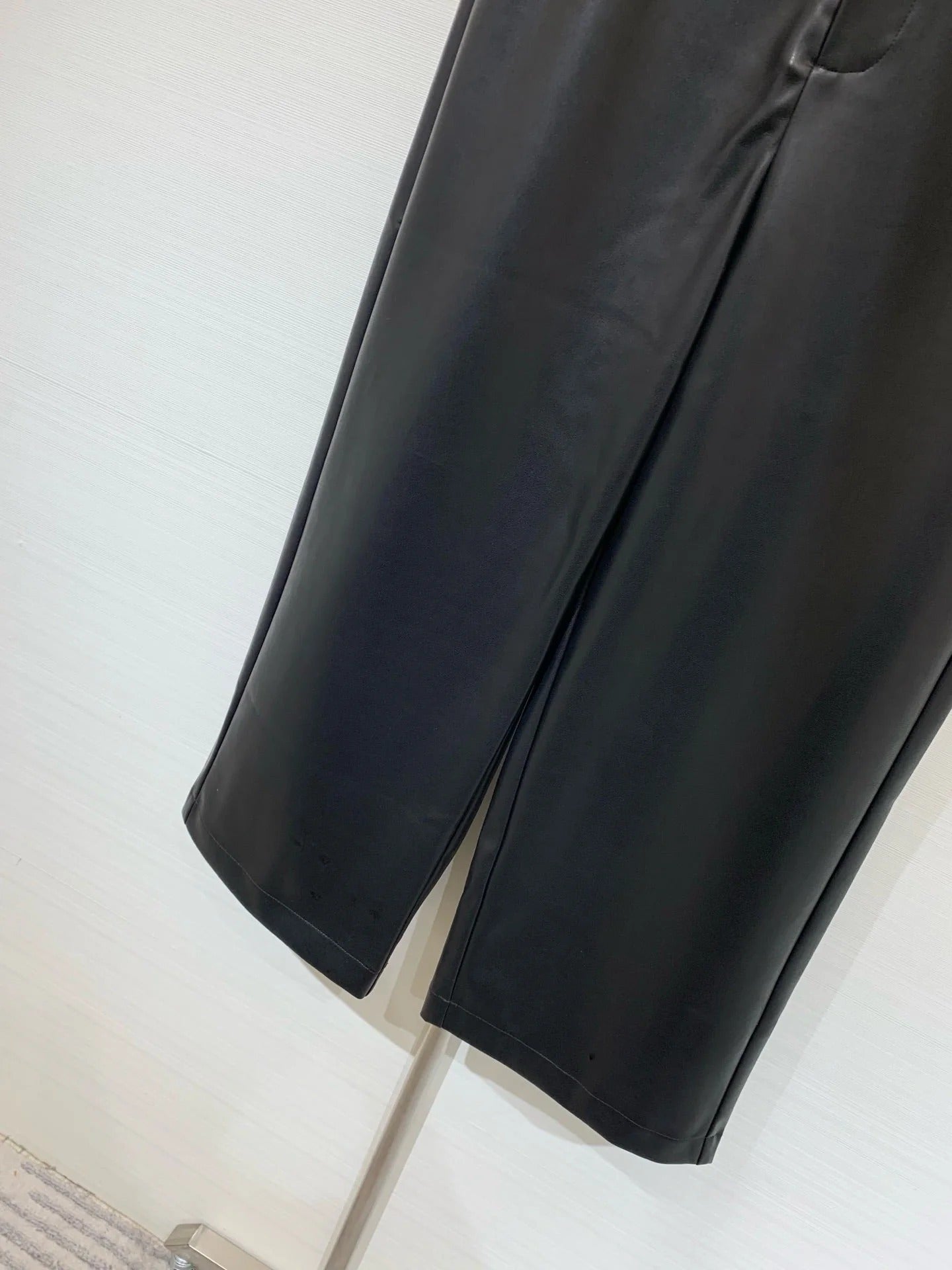DIOR 25S LEATHER CROPPED PANTS 666